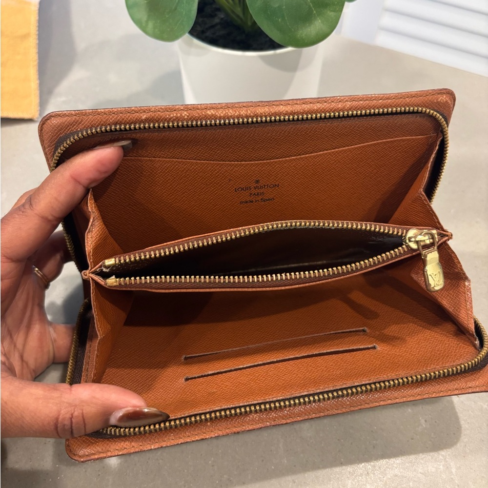LV Monogram Zippy Wallet - Picture 3 of 10